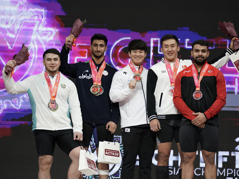 مدال طلای آسیا بر گردن علی عالی‌پور